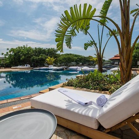 The Capital Zimbali Hotel Балито Екстериор снимка The pool at the hotel