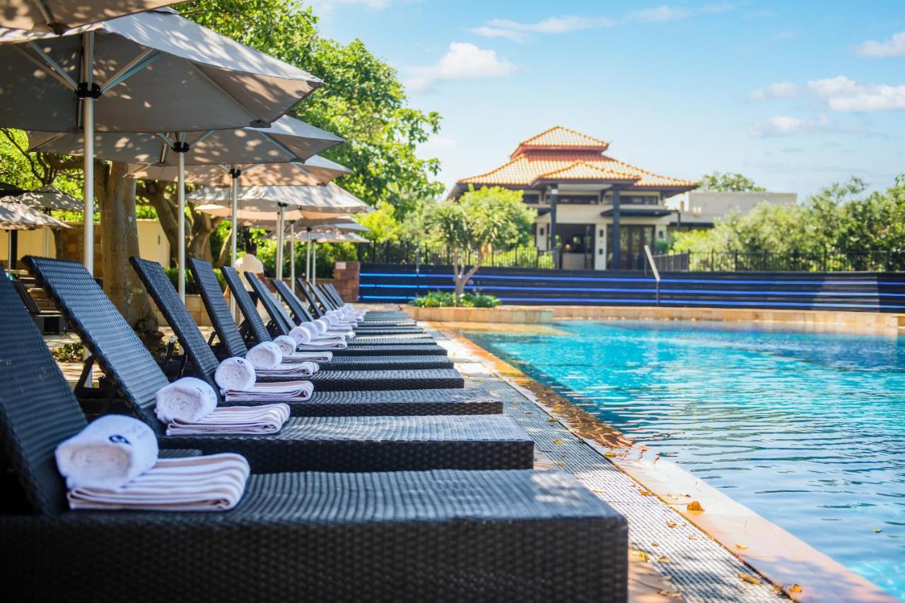 The Capital Zimbali Hotel Балито Екстериор снимка The swimming pool at the hotel