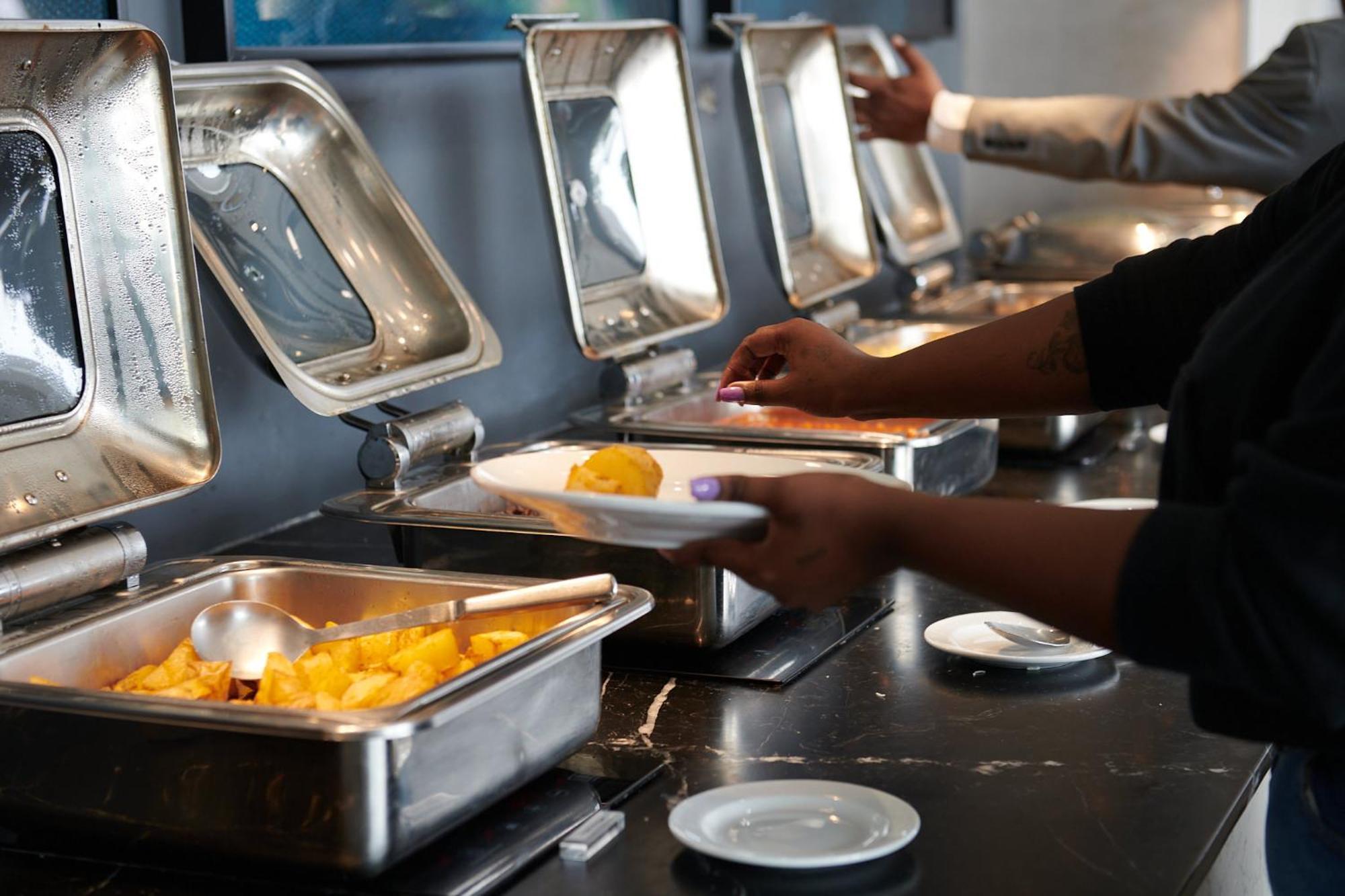 The Capital Zimbali Hotel Балито Екстериор снимка A self-service buffet