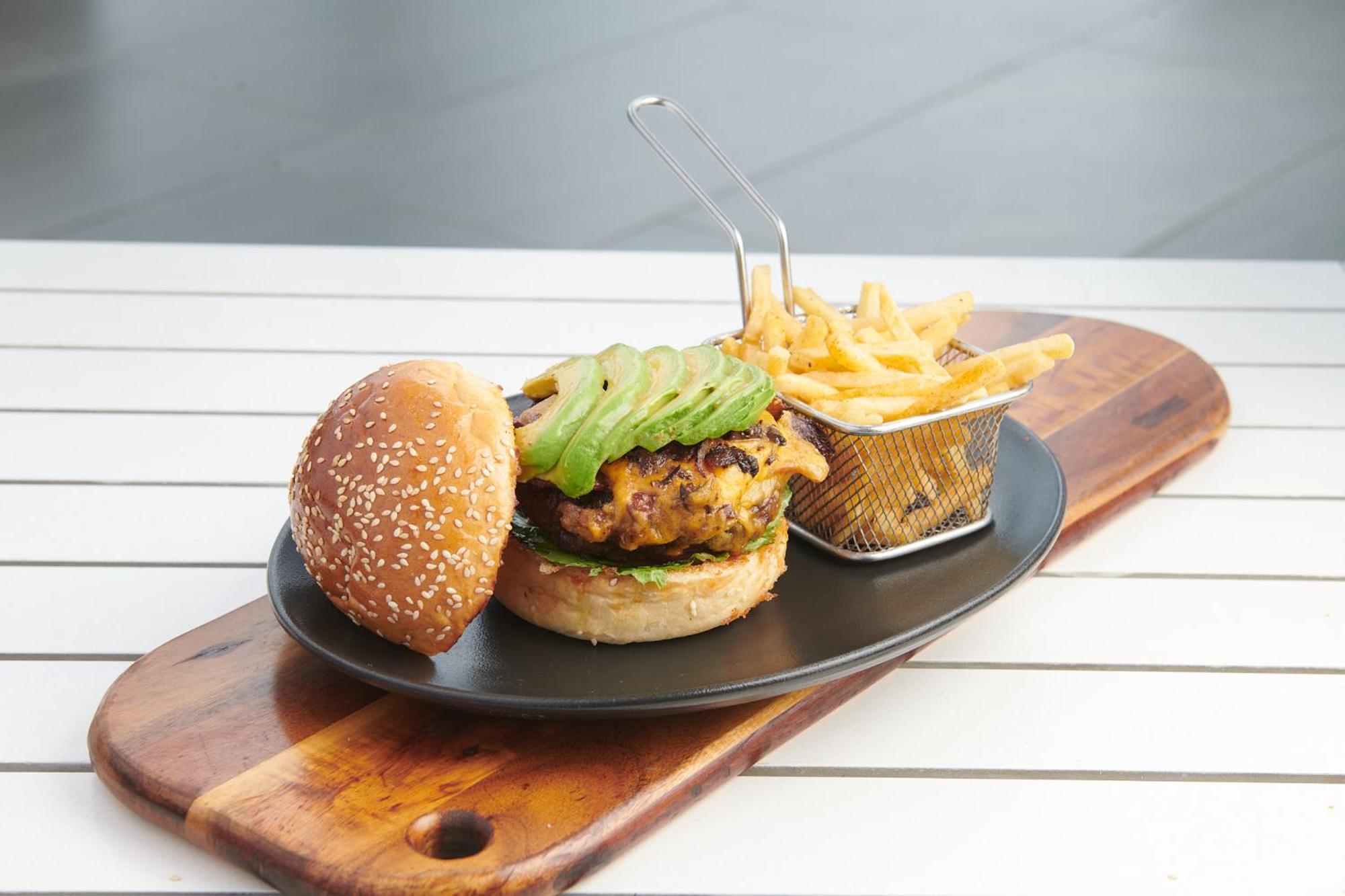 The Capital Zimbali Hotel Балито Екстериор снимка A vegan burger with avocado and chips