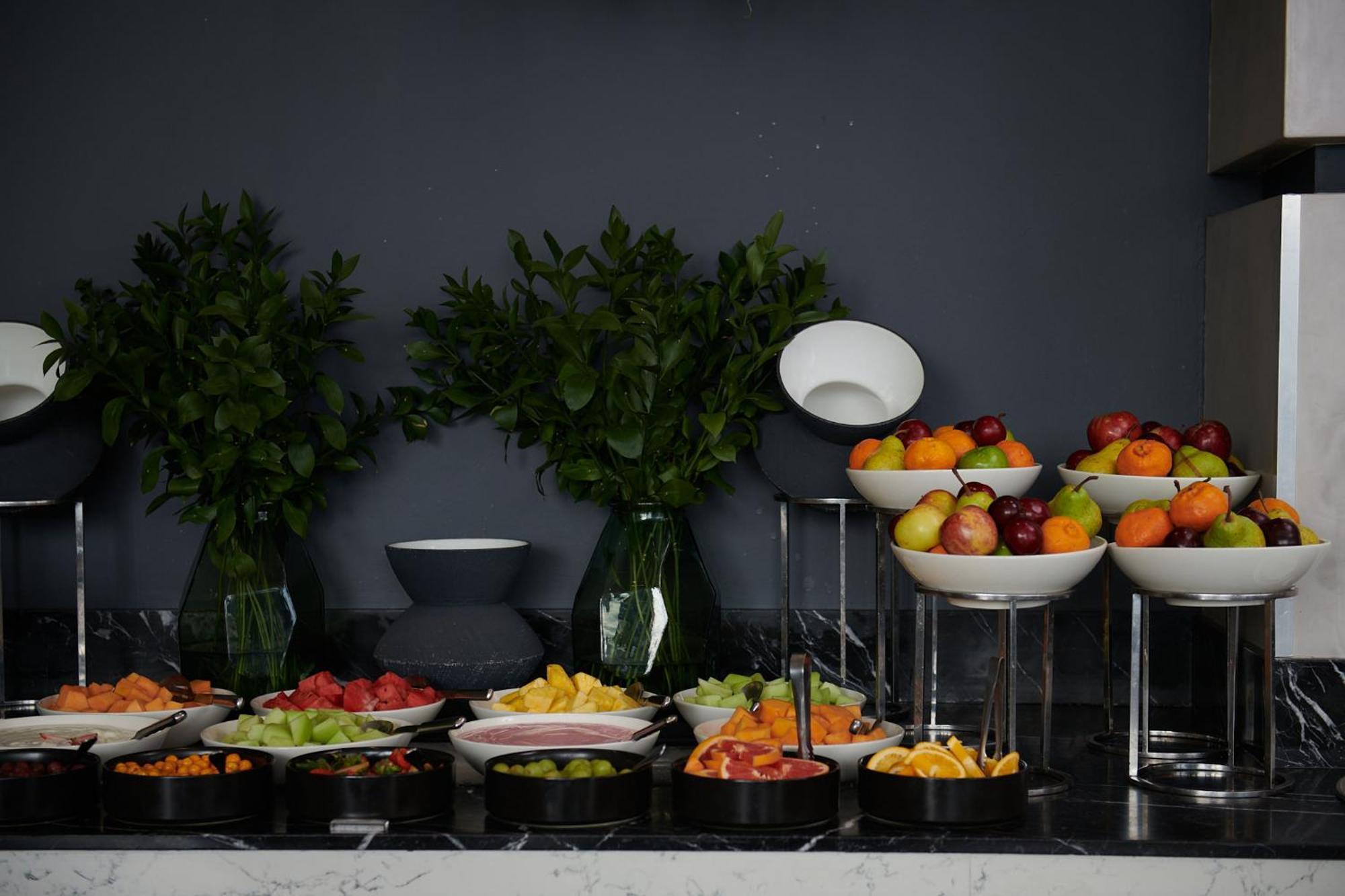 The Capital Zimbali Hotel Балито Екстериор снимка A fruit salad buffet