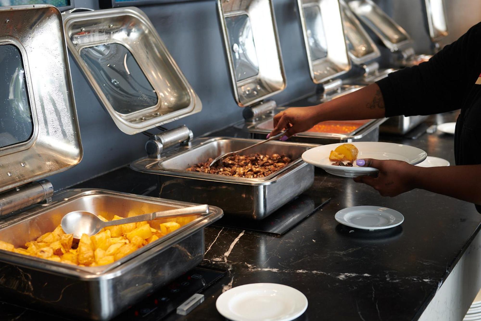 The Capital Zimbali Hotel Балито Екстериор снимка A chafing dish